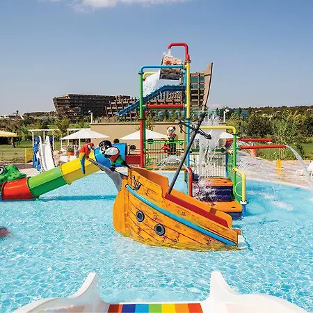 Noah's Ark Deluxe Hotel Vokolidha