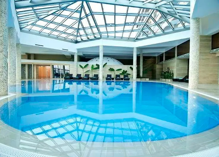 Noah's Ark Deluxe Hotel