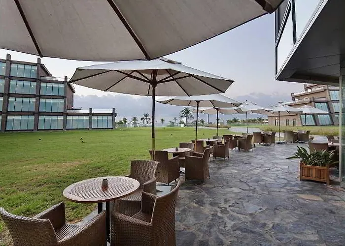 Noah's Ark Deluxe Hotel Vokolidha