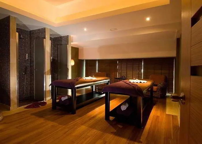 Noah's Ark Deluxe Hotel