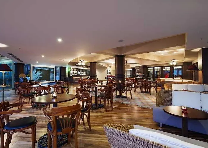 Noah's Ark Deluxe Hotel Vokolidha