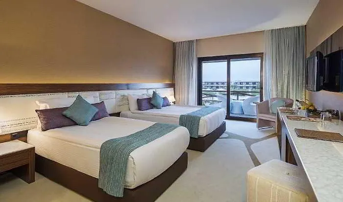 Noah's Ark Deluxe Hotel