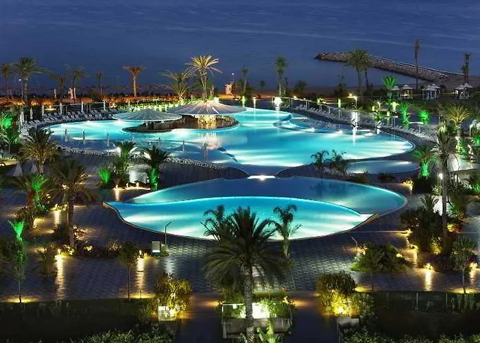 Noah's Ark Deluxe Hotel Vokolidha