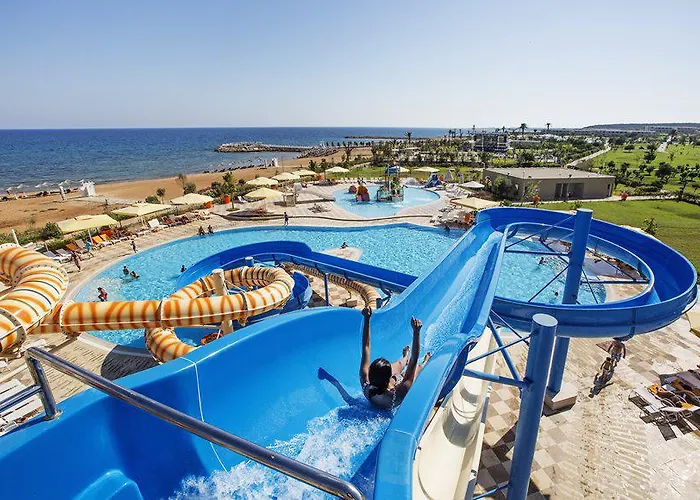 Noah's Ark Deluxe Hotel Vokolidha