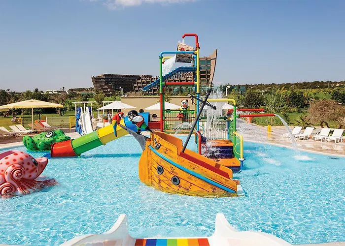 Noah's Ark Deluxe Hotel Vokolidha