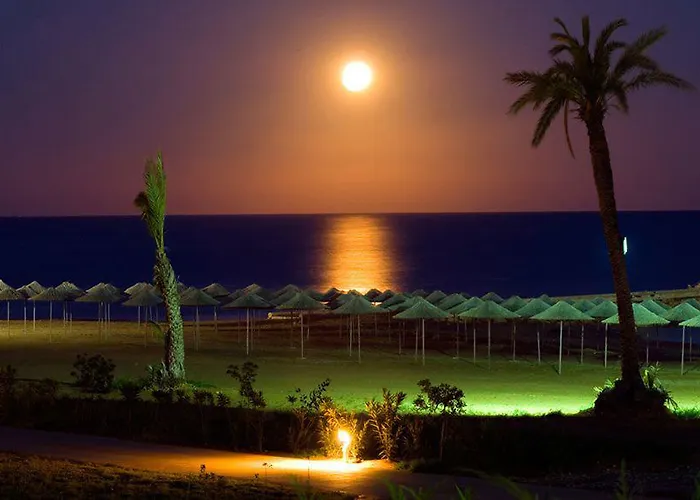 Noah's Ark Deluxe Hotel Vokolidha