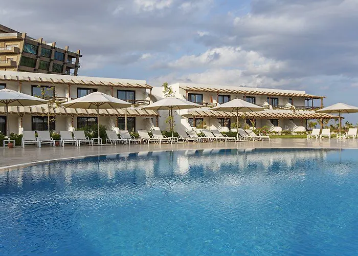 Noah's Ark Deluxe Hotel Vokolidha