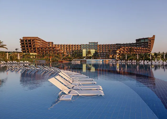 Noah's Ark Deluxe Hotel