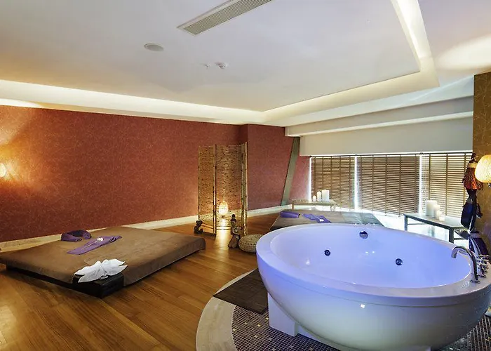 Noah's Ark Deluxe Hotel 5*