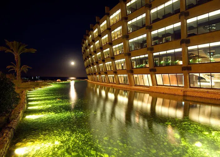 Noah's Ark Deluxe Hotel Vokolidha